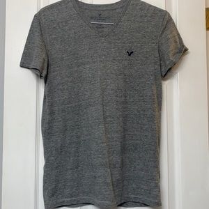 American Eagle small men’s v-neck t-shirt